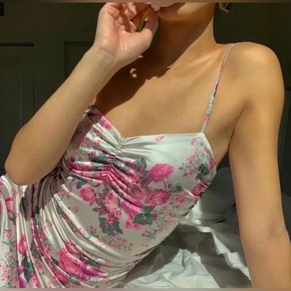 Floral ruched for love and lemons dress! - Picture 3 of 4